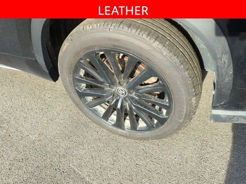 Used 2023 Toyota Highlander XSE image 5