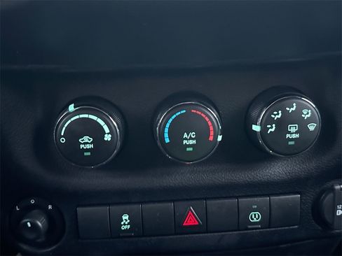 Used 2015 Jeep Wrangler Rubicon w/ Power Convenience Group image 16