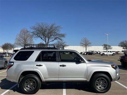 Used 2020 Toyota 4Runner Venture image 3