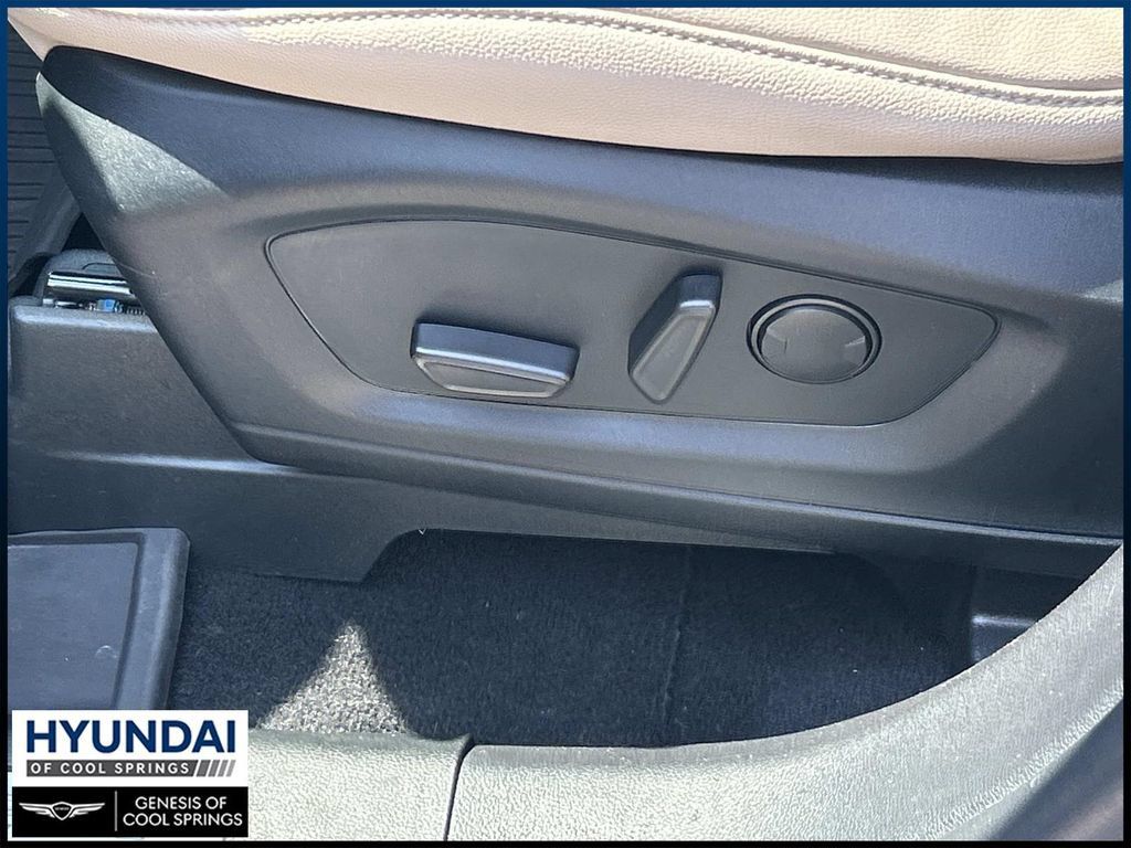 Used 2022 Ford Explorer Limited w/ Equipment Group 301A RWD image 18
