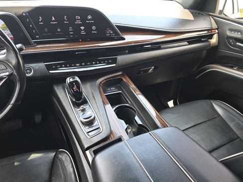 Used 2023 Cadillac Escalade Premium Luxury RWD image 17