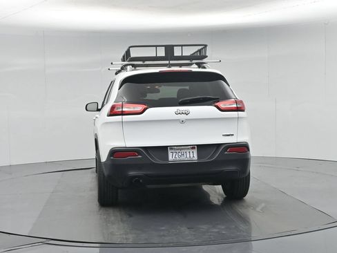 Used 2017 Jeep Cherokee Latitude FWD image 30