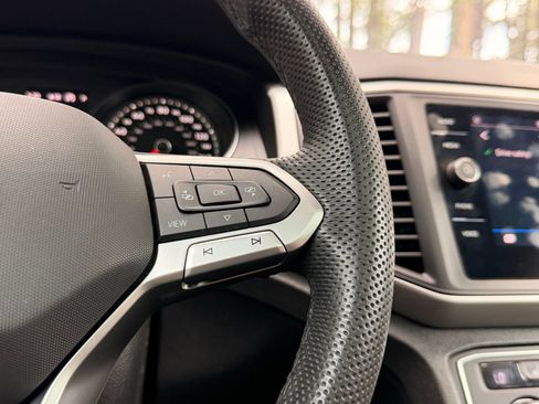 Used 2021 Volkswagen Atlas Cross Sport SE w/ Panoramic Sunroof Package FWD image 25