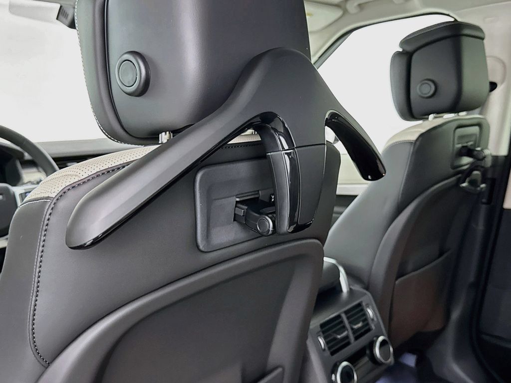 New 2026 Land Rover Discovery Limited Edition AWD/4WD image 26