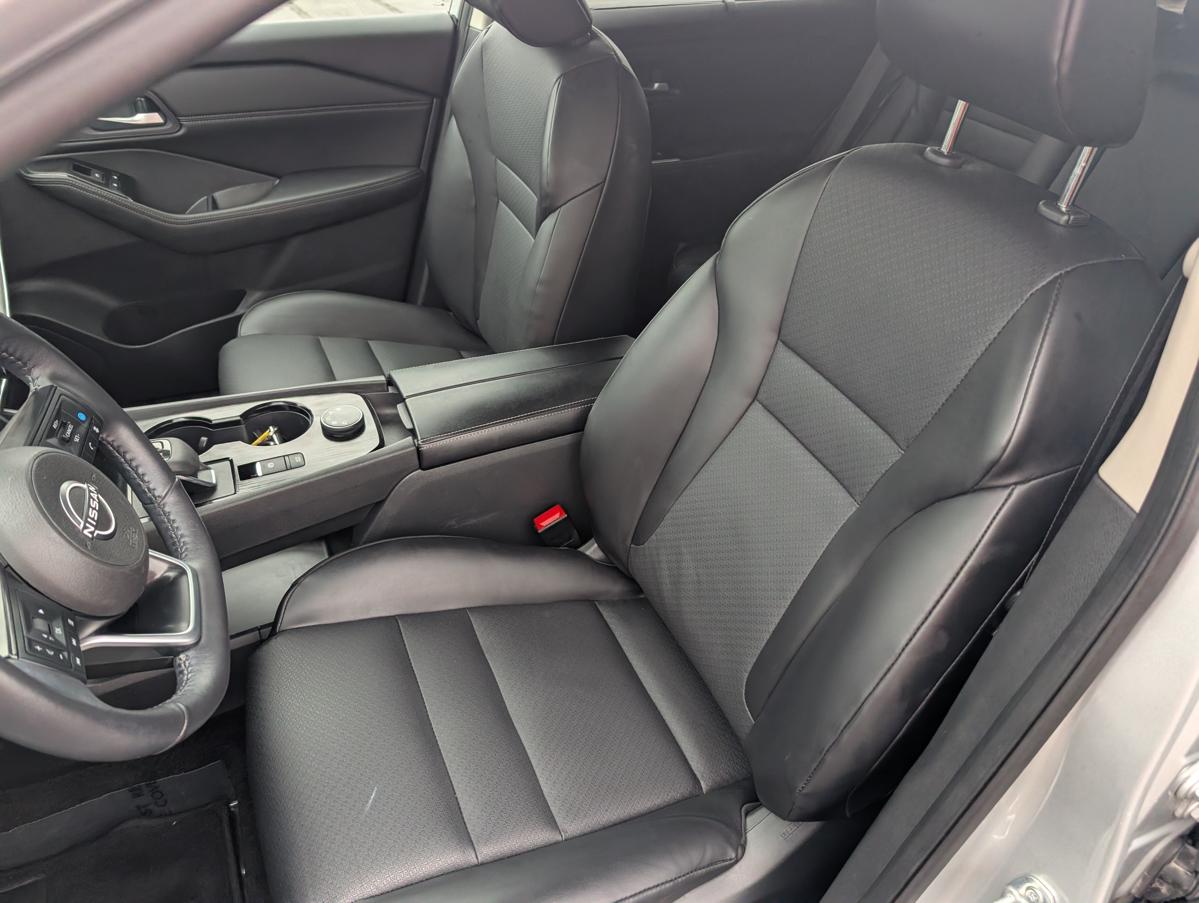 Used 2024 Nissan Rogue SV w/ SV Premium Package AWD/4WD image 11