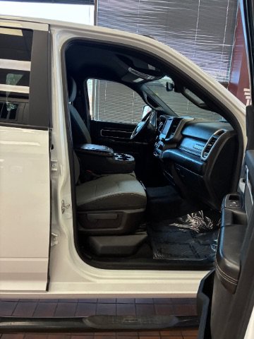 Used 2024 RAM 2500 Big Horn AWD/4WD image 31