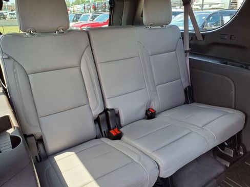 Used 2024 Chevrolet Suburban Z71 w/ Luxury Package AWD/4WD image 20