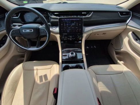 Used 2021 Jeep Grand Cherokee L Limited w/ Luxury Tech Group II AWD/4WD image 15
