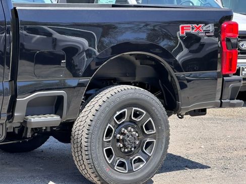 New 2025 Ford F350 Platinum w/ FX4 Off-Road Package image 6