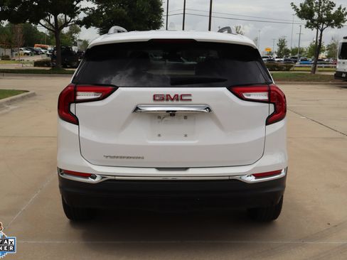 Used 2024 GMC Terrain SLT FWD image 4