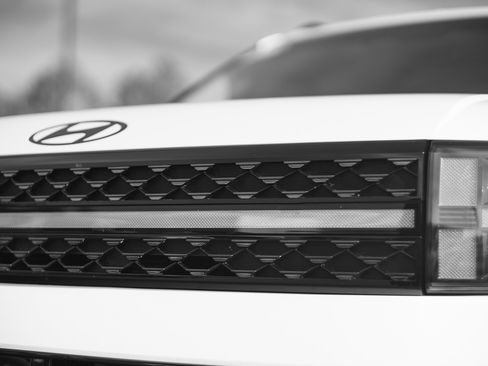 Used 2025 Hyundai Santa Fe Calligraphy w/ Tow & Go Package image 12