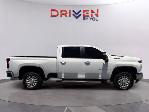 Used 2025 Chevrolet Silverado 2500 LT AWD/4WD image 6