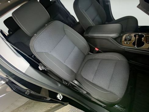 Used 2023 GMC Acadia SLE w/ Driver Convenience Package FWD image 18