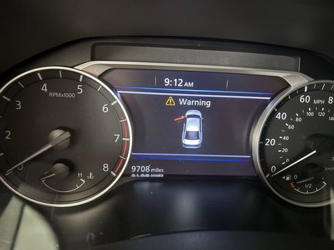Used 2024 Nissan Altima 2.5 SR w/ SR Premium Package FWD image 3