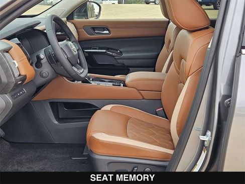 New 2026 Nissan Pathfinder Platinum image 11