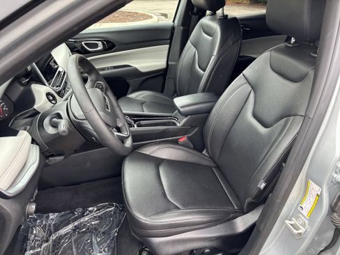 Used 2025 Jeep Compass Limited AWD/4WD image 33
