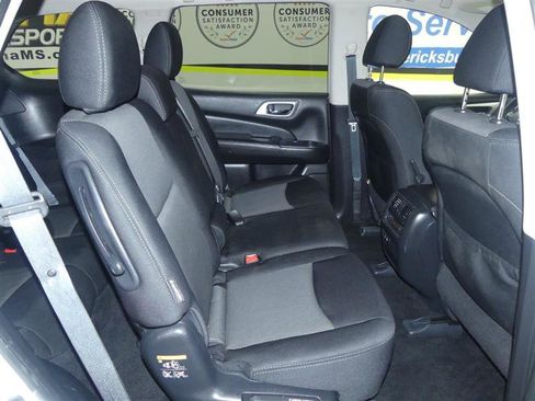 Used 2019 Nissan Pathfinder SV image 24