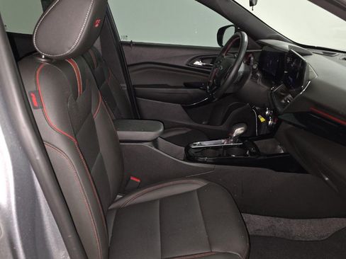 Used 2025 Chevrolet Trax RS w/ Driver Confidence Package FWD image 9