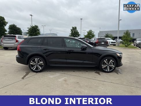 Certified 2025 Volvo V60 B5 Cross Country Plus AWD/4WD image 4