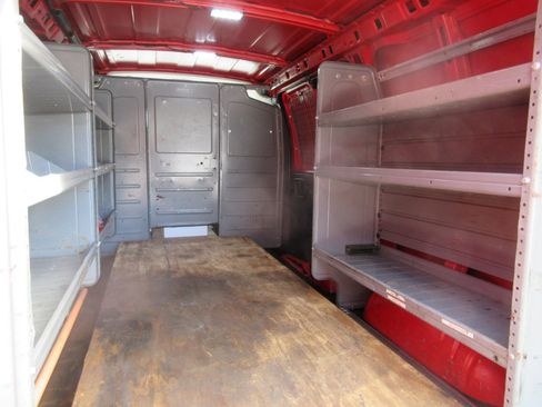 Used 2017 GMC Savana 3500 image 16