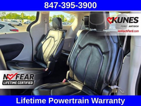 Used 2023 Chrysler Pacifica Touring-L FWD image 22