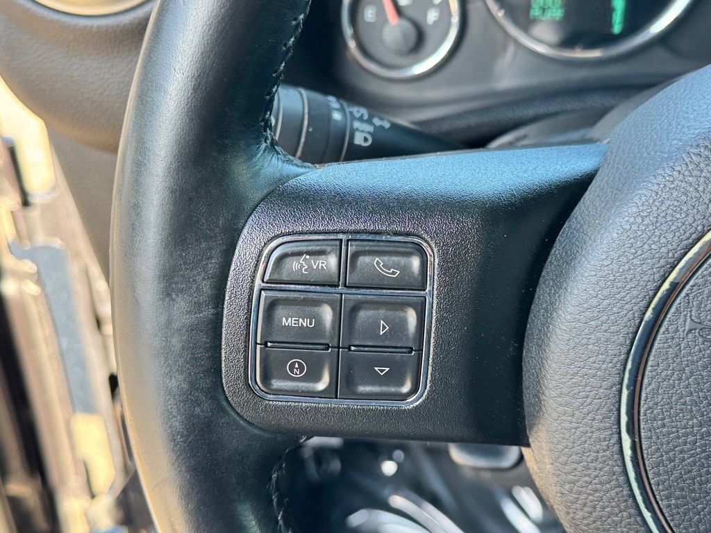 Used 2017 Jeep Wrangler Unlimited Sahara w/ Connectivity Group AWD/4WD image 11