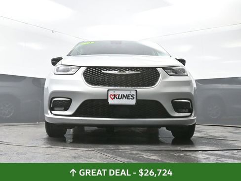 Used 2024 Chrysler Pacifica Touring-L image 56