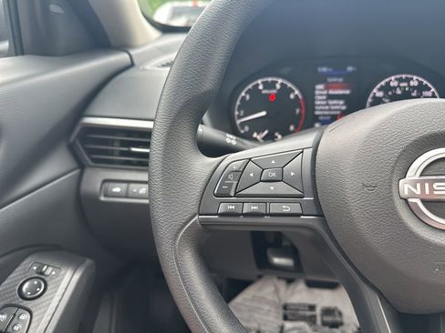 Used 2025 Nissan Altima 2.5 S FWD image 13