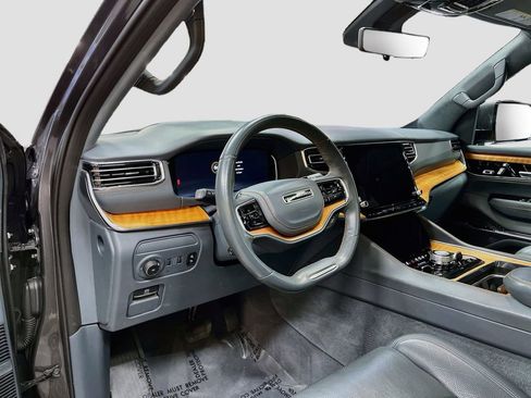 Used 2022 Jeep Grand Wagoneer Series II w/ Flexible Seating Group AWD/4WD image 9