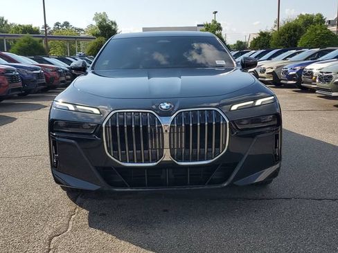 Used 2023 BMW 740i w/ Parking Assistance Package RWD image 2