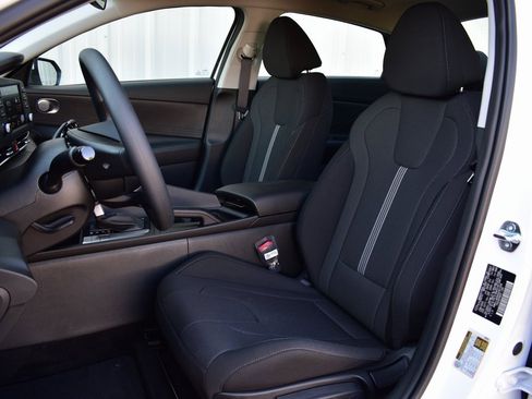 New 2025 Hyundai Elantra SE image 14