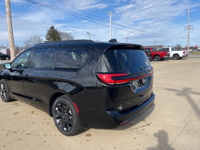 New 2026 Chrysler Pacifica Select w/ S Appearance Package FWD image 7