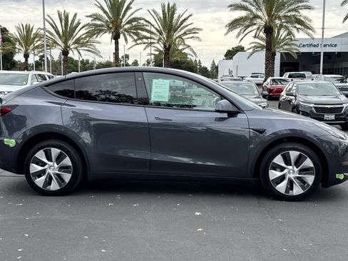 Used 2023 Tesla Model Y Long Range AWD/4WD image 2