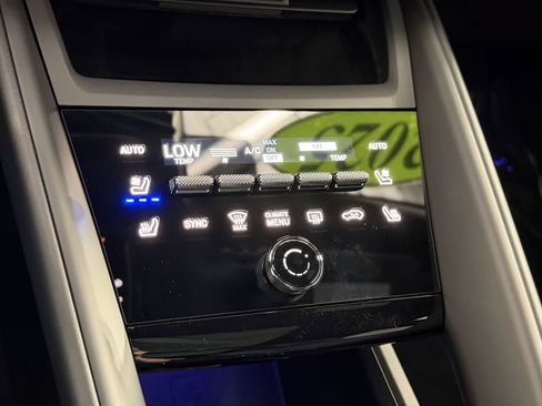 Used 2025 Porsche Macan Electric RWD image 24