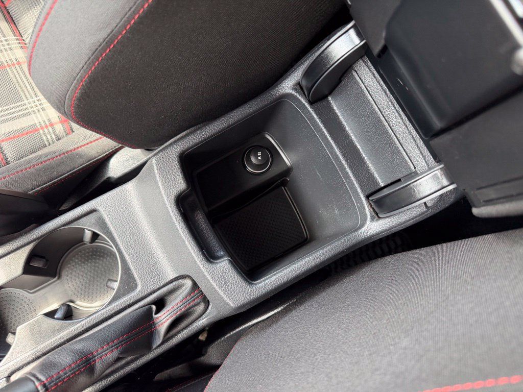 Used 2015 Volkswagen Golf 4-Door FWD image 27