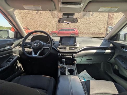 Used 2022 Nissan Altima 2.5 SV FWD image 11