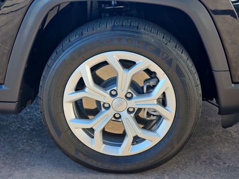 Used 2024 Jeep Compass Sport image 38