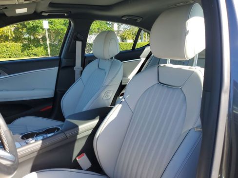 Used 2025 Genesis G70 2.5T w/ Sport Prestige Package image 21