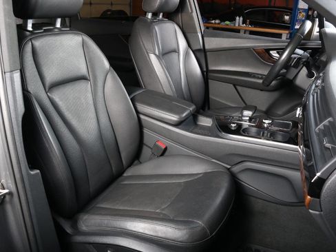 Used 2017 Audi Q7 3.0T Prestige image 32