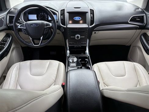 Used 2019 Ford Edge Titanium image 17