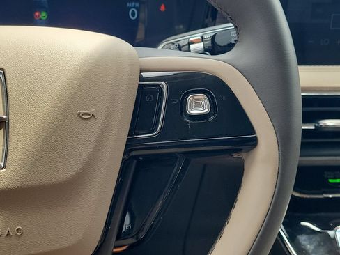Used 2024 Lincoln Corsair FWD image 25