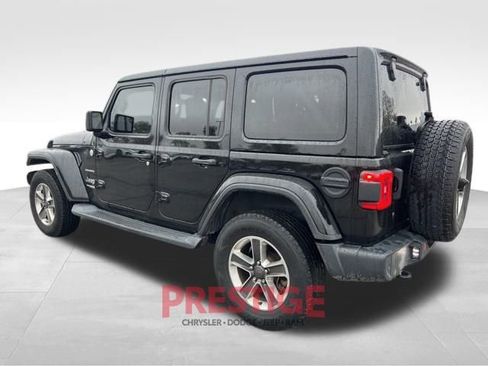 Used 2018 Jeep Wrangler Unlimited Sahara w/ Dual Top Group image 10