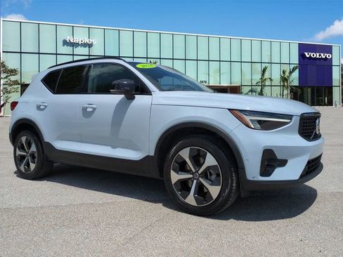 Certified 2024 Volvo XC40 B5 Plus AWD/4WD image 1