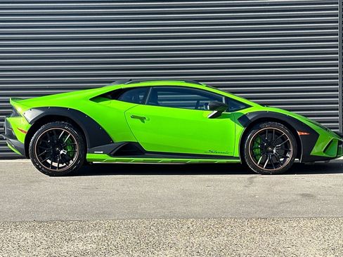 Used 2024 Lamborghini Huracan Sterrato image 9