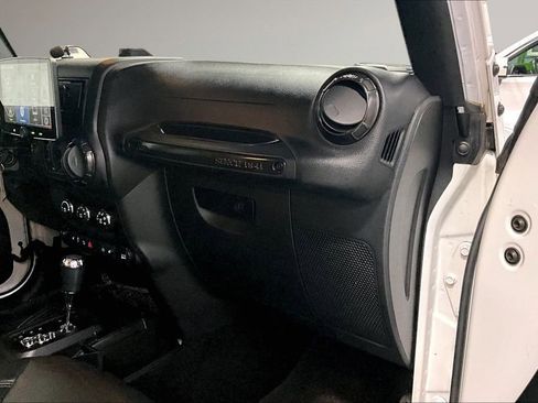 Used 2017 Jeep Wrangler Unlimited Sahara AWD/4WD image 26