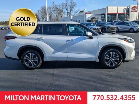 Certified 2024 Toyota Highlander XLE image 3