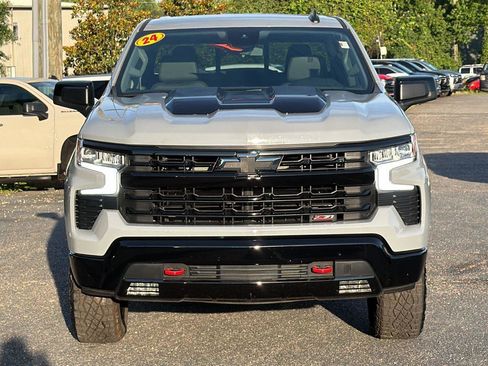 Used 2024 Chevrolet Silverado 1500 LT Trail Boss w/ Convenience Package II AWD/4WD image 2