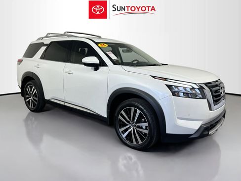 Used 2025 Nissan Pathfinder Platinum w/ Cargo Package FWD image 1