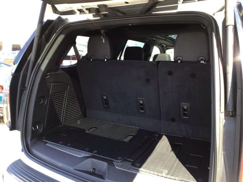 Used 2021 Chevrolet Tahoe RST w/ Luxury Package RWD image 4