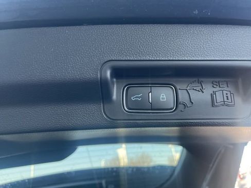 Certified 2023 Ford Explorer XLT image 10